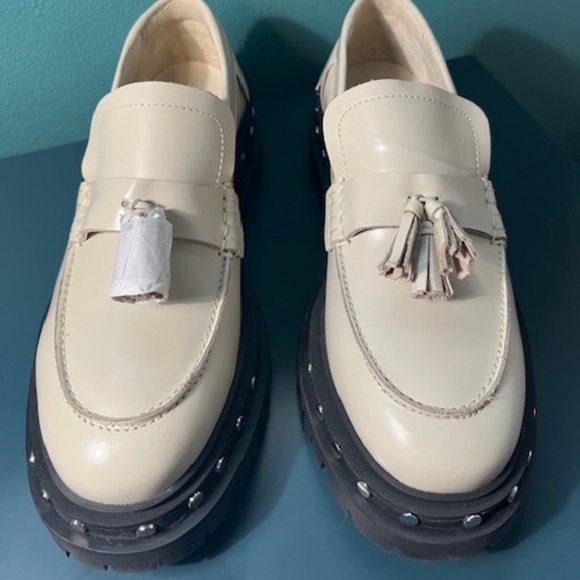NWOT Free People Teagan Tassle loafer in Antique Ivory size 8.5 - Picture 1 of 8